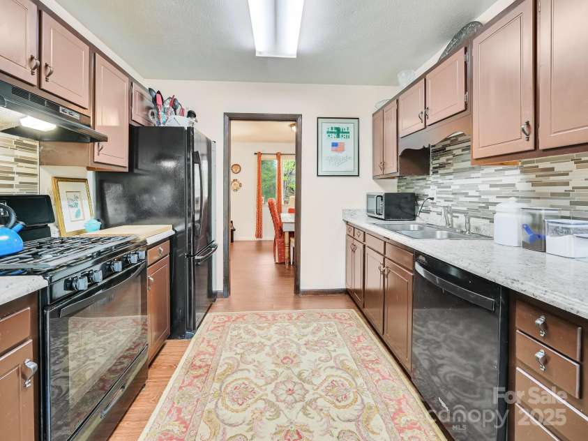 4 Highlander Road, Asheville, NC 28804.  MLS# CAR4251593, YatesRealty ID 19877. 