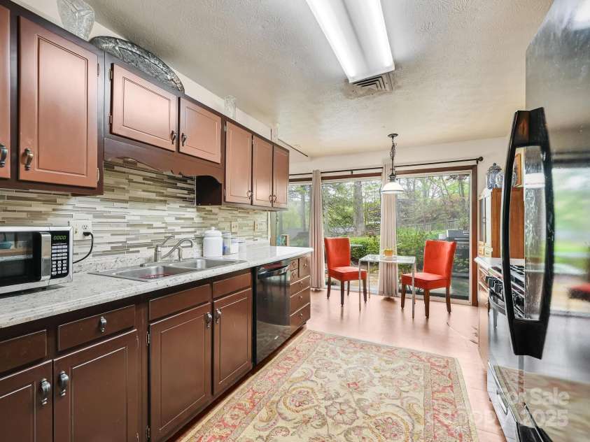 4 Highlander Road, Asheville, NC 28804.  MLS# CAR4251593, YatesRealty ID 19877. 