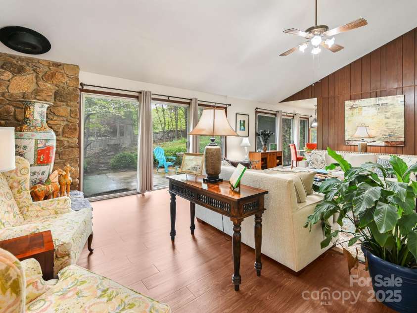 4 Highlander Road, Asheville, NC 28804.  MLS# CAR4251593, YatesRealty ID 19877. 