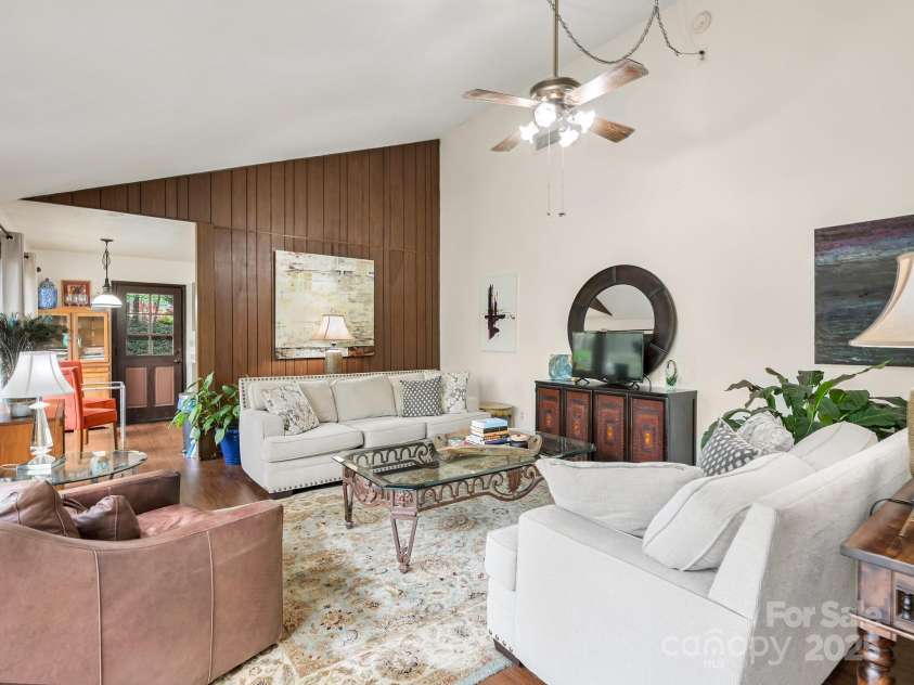 4 Highlander Road, Asheville, NC 28804.  MLS# CAR4251593, YatesRealty ID 19877. 