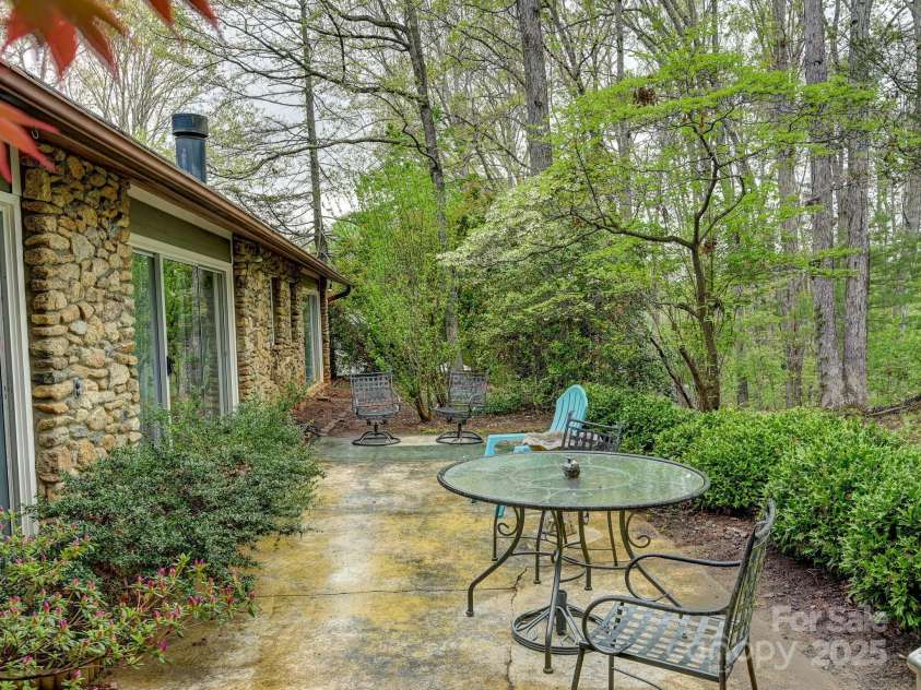 4 Highlander Road, Asheville, NC 28804.  MLS# CAR4251593, YatesRealty ID 19877. 