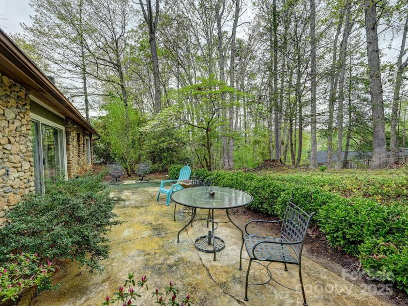 4 Highlander Road, Asheville, NC 28804.  MLS# CAR4251593, YatesRealty ID 19877. 