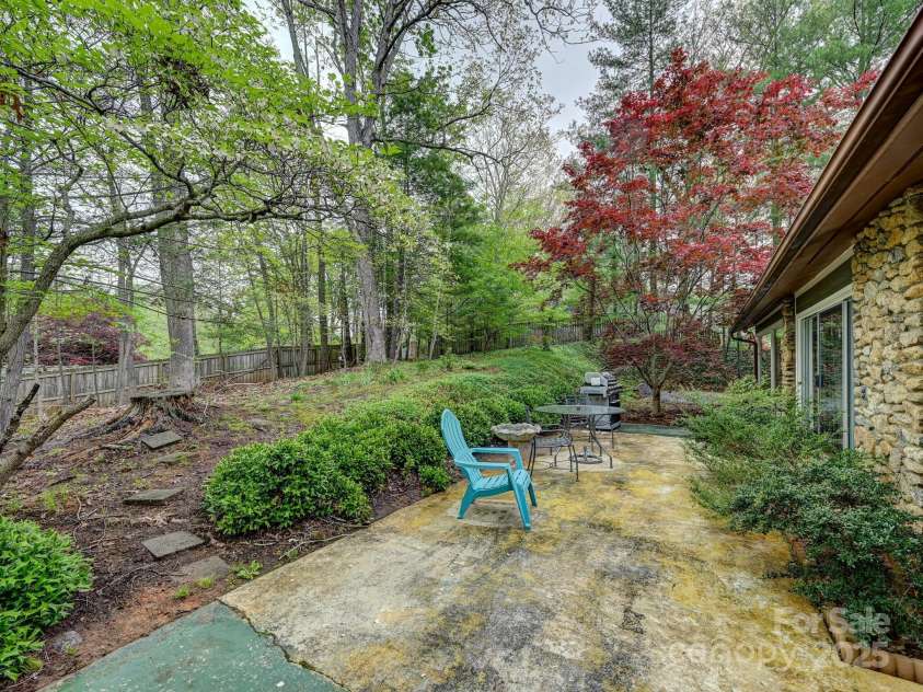 4 Highlander Road, Asheville, NC 28804.  MLS# CAR4251593, YatesRealty ID 19877. 