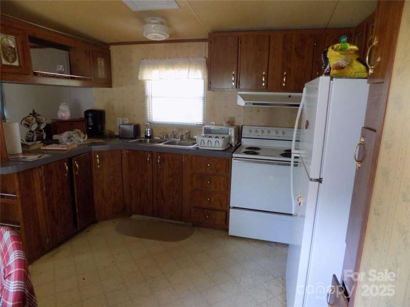 868 Alexis High Shoals Road, Dallas, NC 28034.  MLS# CAR4258904, YatesRealty ID 19878. KITCHEN