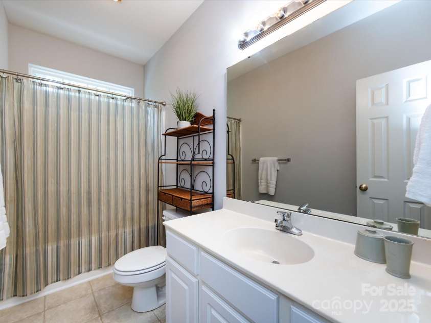 1423 Piper Court, Concord, NC 28025.  MLS# CAR4269356, YatesRealty ID 19879. Hall bath