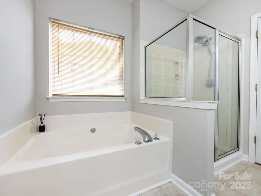1423 Piper Court, Concord, NC 28025.  MLS# CAR4269356, YatesRealty ID 19879. Oversized shower and garden tub