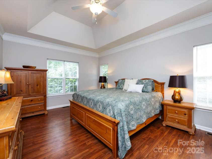 1423 Piper Court, Concord, NC 28025.  MLS# CAR4269356, YatesRealty ID 19879. Primary suite on main with laminate wood flooring and trey ceiling