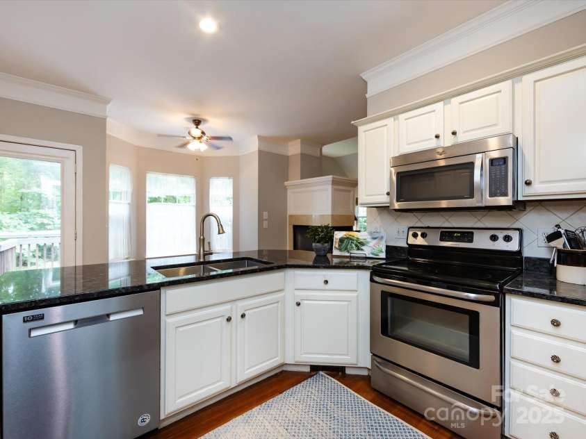 1423 Piper Court, Concord, NC 28025.  MLS# CAR4269356, YatesRealty ID 19879. Stainless appliances