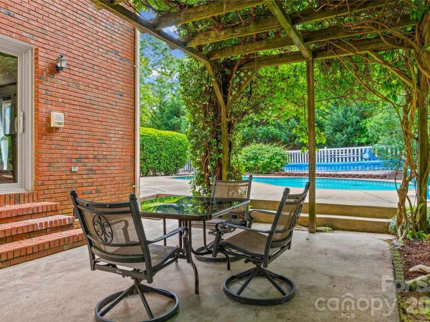 1596 Old Tara Lane, Fort Mill, SC 29708.  MLS# CAR4368167, YatesRealty ID 19879. 
