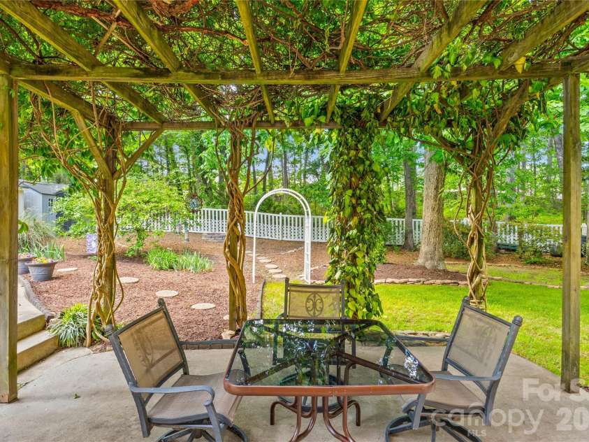 1596 Old Tara Lane, Fort Mill, SC 29708.  MLS# CAR4368167, YatesRealty ID 19879. 