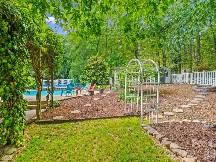 1596 Old Tara Lane, Fort Mill, SC 29708.  MLS# CAR4368167, YatesRealty ID 19879. 