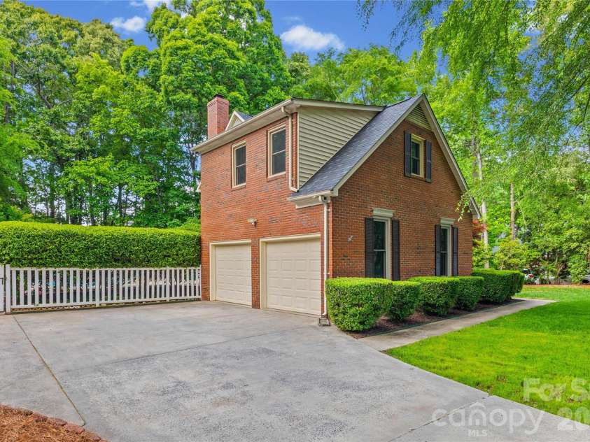 1596 Old Tara Lane, Fort Mill, SC 29708.  MLS# CAR4368167, YatesRealty ID 19879. 