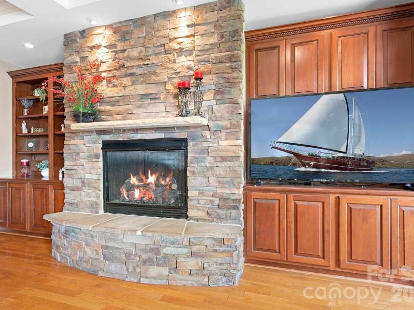 1395 Strawberry Lane, Denver, NC 28037.  MLS# CAR4370070, YatesRealty ID 19880. Great fireplace and built,ins