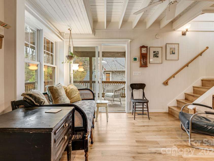 19 Castle Street, Asheville, NC 28803.  MLS# CAR4250790, YatesRealty ID 19881. Guest house