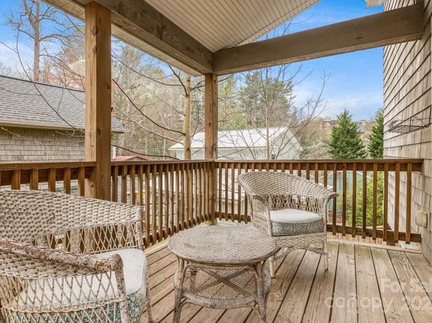 19 Castle Street, Asheville, NC 28803.  MLS# CAR4250790, YatesRealty ID 19881. Guest house