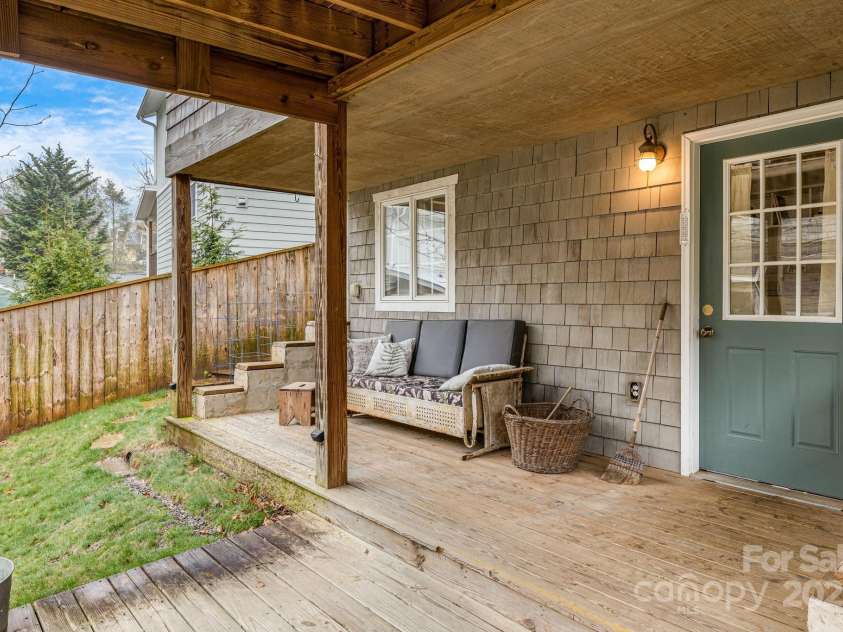 19 Castle Street, Asheville, NC 28803.  MLS# CAR4250790, YatesRealty ID 19881. Guest house basement