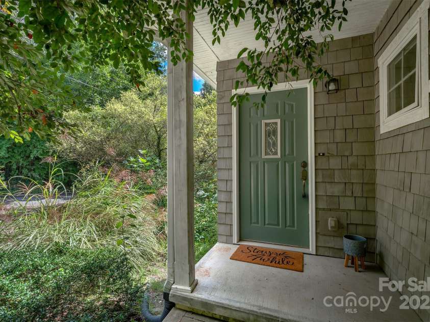 19 Castle Street, Asheville, NC 28803.  MLS# CAR4299658, YatesRealty ID 19881. 