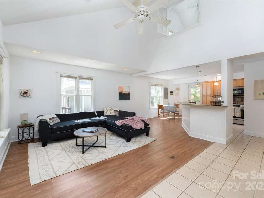 19 Castle Street, Asheville, NC 28803.  MLS# CAR4299658, YatesRealty ID 19881. 