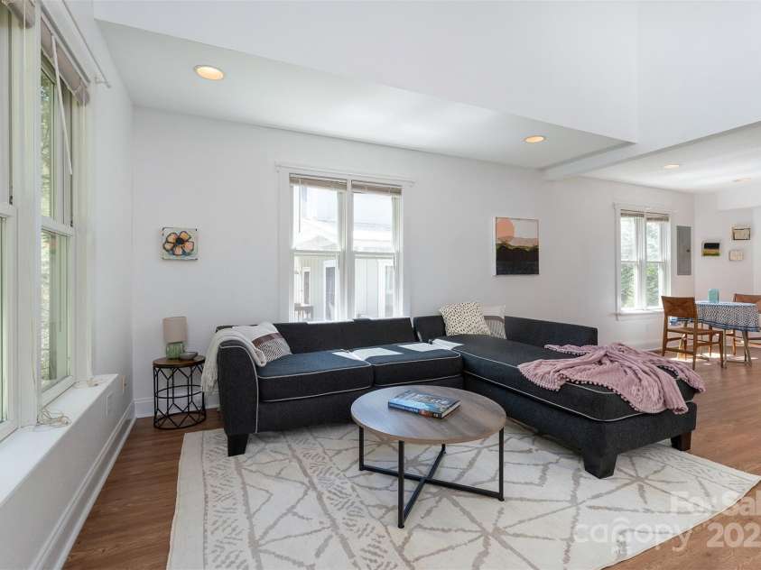 19 Castle Street, Asheville, NC 28803.  MLS# CAR4299658, YatesRealty ID 19881. 