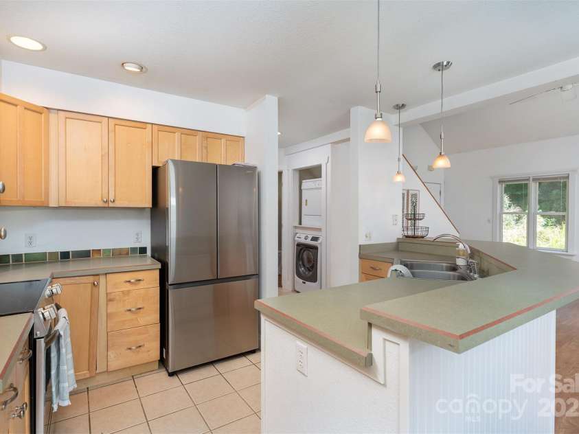 19 Castle Street, Asheville, NC 28803.  MLS# CAR4299658, YatesRealty ID 19881. 