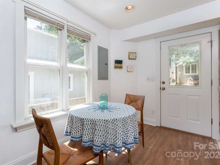 19 Castle Street, Asheville, NC 28803.  MLS# CAR4299658, YatesRealty ID 19881. 