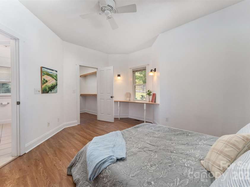 19 Castle Street, Asheville, NC 28803.  MLS# CAR4299658, YatesRealty ID 19881. 