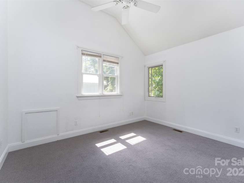 19 Castle Street, Asheville, NC 28803.  MLS# CAR4299658, YatesRealty ID 19881. 