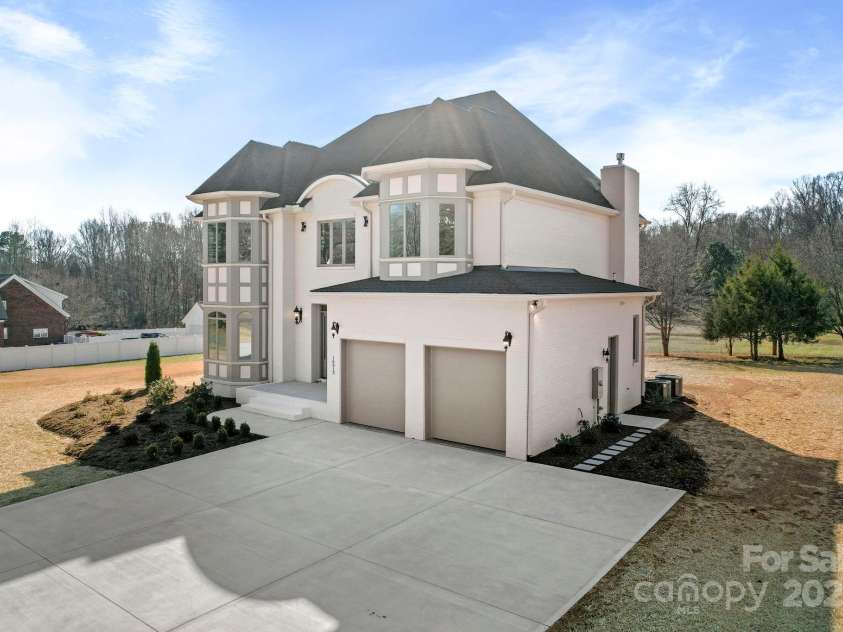 16612 Blackberry Hills Drive, Midland, NC 28107.  MLS# CAR4327675, YatesRealty ID 19882. 