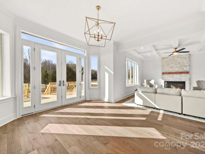 16612 Blackberry Hills Drive, Midland, NC 28107.  MLS# CAR4327675, YatesRealty ID 19882. Breakfast Nook