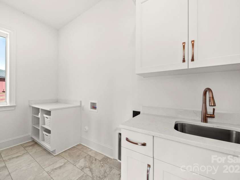 16612 Blackberry Hills Drive, Midland, NC 28107.  MLS# CAR4327675, YatesRealty ID 19882. Laundry Room