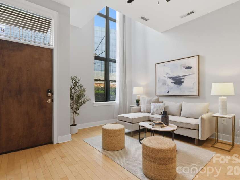 115 Park Avenue, Charlotte, NC 28203.  MLS# CAR4375422, YatesRealty ID 19883. Bright and open living room. 