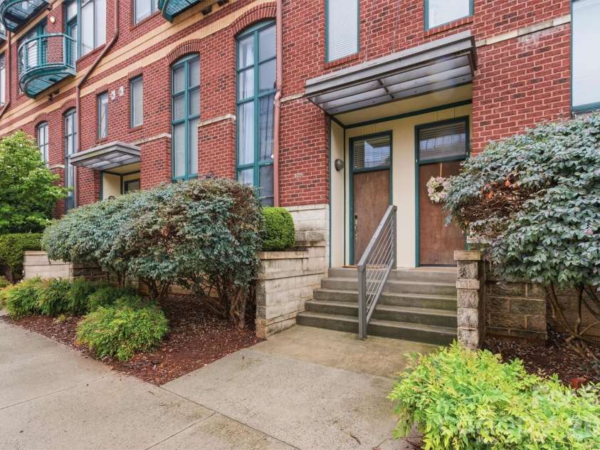 115 Park Avenue, Charlotte, NC 28203.  MLS# CAR4375422, YatesRealty ID 19883. Front door right on the rail trail. 