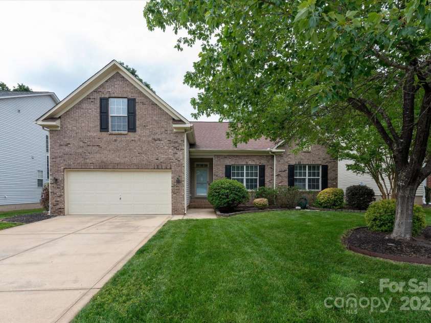 1003 Grayscroft Drive, Waxhaw, NC 28173.  MLS# CAR4267895, YatesRealty ID 19885. 