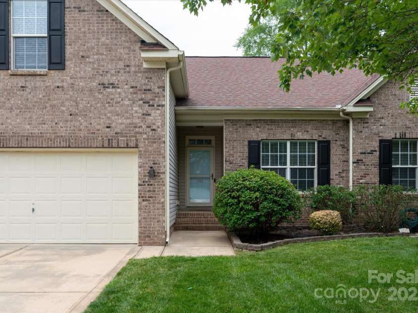 1003 Grayscroft Drive, Waxhaw, NC 28173.  MLS# CAR4267895, YatesRealty ID 19885. 