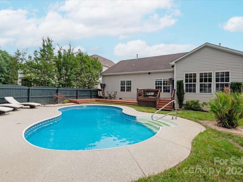 1003 Grayscroft Drive, Waxhaw, NC 28173.  MLS# CAR4267895, YatesRealty ID 19885. 