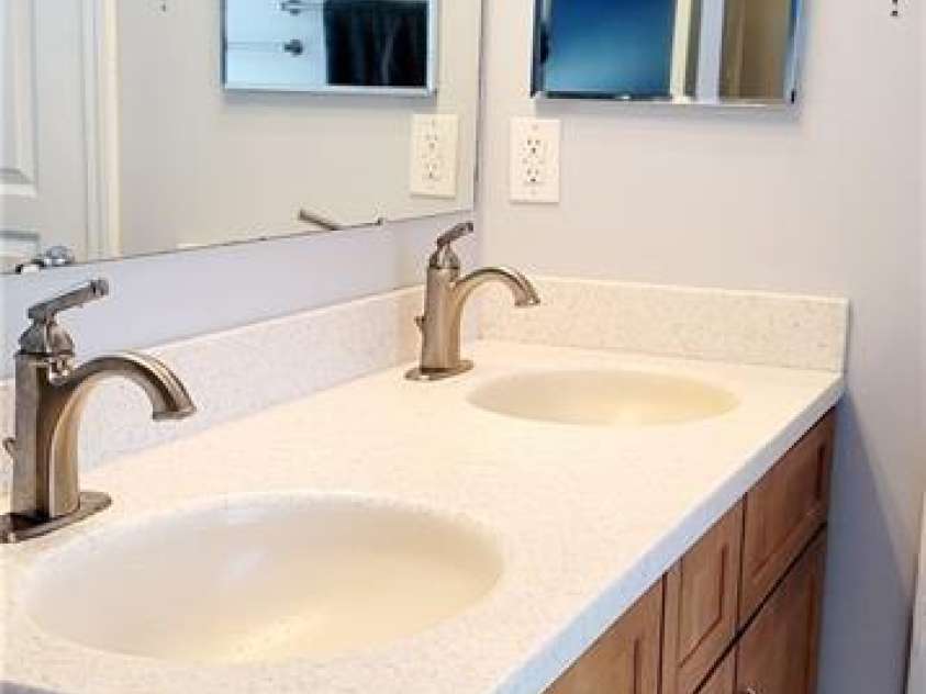15404 Crossing Gate Drive, Cornelius, NC 28031.  MLS# CAR4363409, YatesRealty ID 19885. Double vanity in primary bathroom