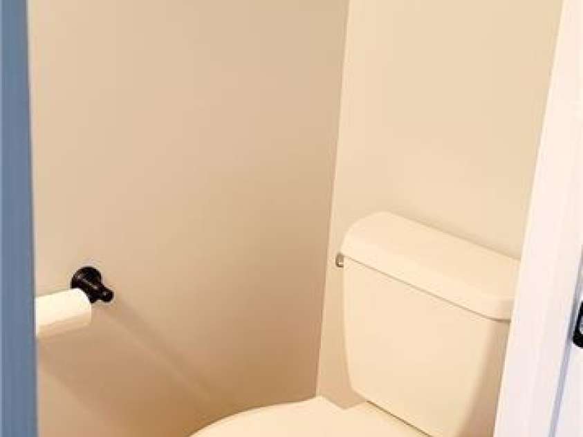 15404 Crossing Gate Drive, Cornelius, NC 28031.  MLS# CAR4363409, YatesRealty ID 19885. First floor powder room 2