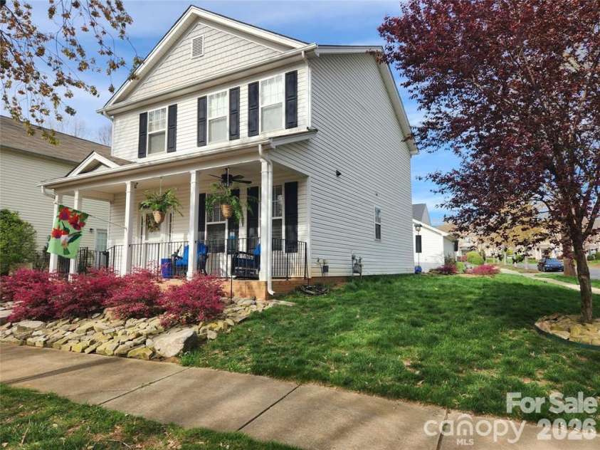 15404 Crossing Gate Drive, Cornelius, NC 28031.  MLS# CAR4363409, YatesRealty ID 19885. Front right side view