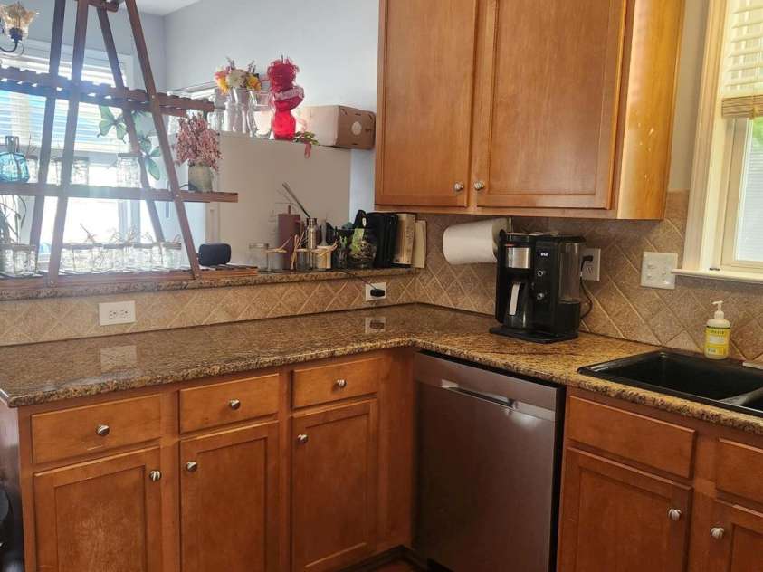 15404 Crossing Gate Drive, Cornelius, NC 28031.  MLS# CAR4363409, YatesRealty ID 19885. Kitchen