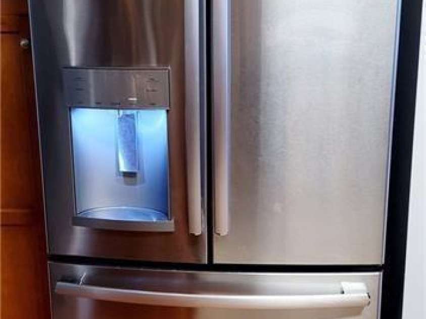 15404 Crossing Gate Drive, Cornelius, NC 28031.  MLS# CAR4363409, YatesRealty ID 19885. Stainless Refrigerator