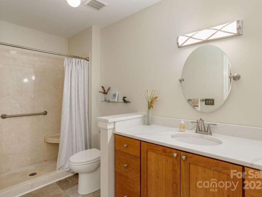 118 Resada Drive, Brevard, NC 28712.  MLS# CAR4260410, YatesRealty ID 19886. 