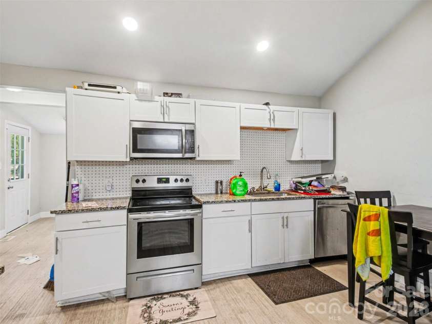 92 Saint Charles Avenue, Concord, NC 28025.  MLS# CAR4373330, YatesRealty ID 19886. 