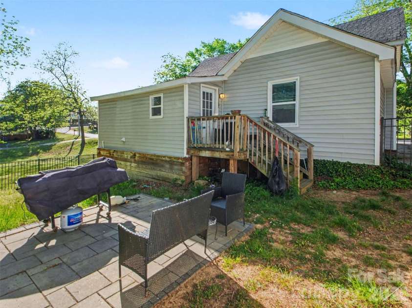 92 Saint Charles Avenue, Concord, NC 28025.  MLS# CAR4373330, YatesRealty ID 19886. 