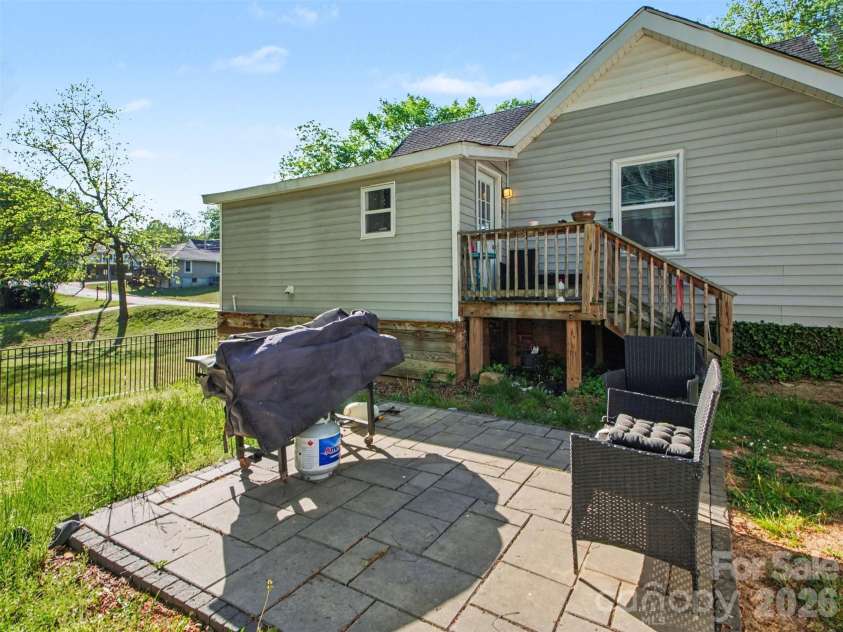 92 Saint Charles Avenue, Concord, NC 28025.  MLS# CAR4373330, YatesRealty ID 19886. 