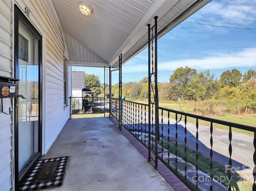 511 Elliott Street, Chester, SC 29706.  MLS# CAR4309653, YatesRealty ID 19887. 