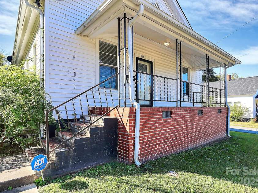 511 Elliott Street, Chester, SC 29706.  MLS# CAR4309653, YatesRealty ID 19887. 