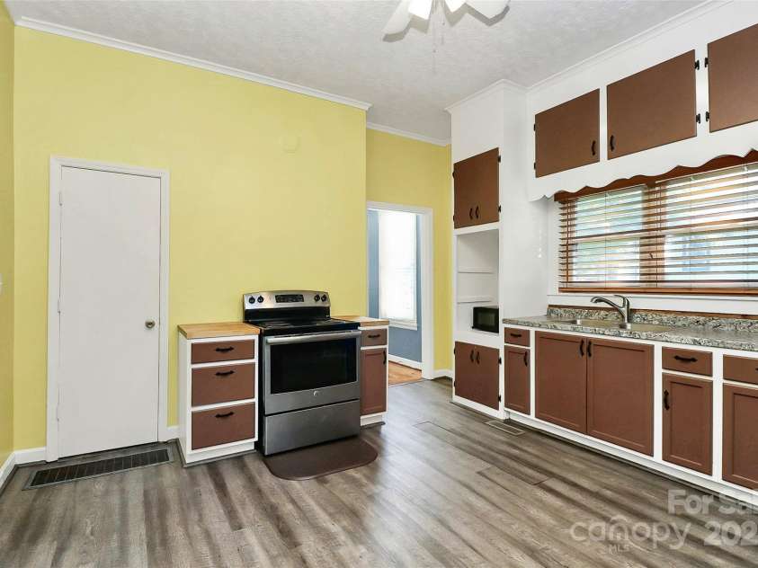 511 Elliott Street, Chester, SC 29706.  MLS# CAR4309653, YatesRealty ID 19887. 