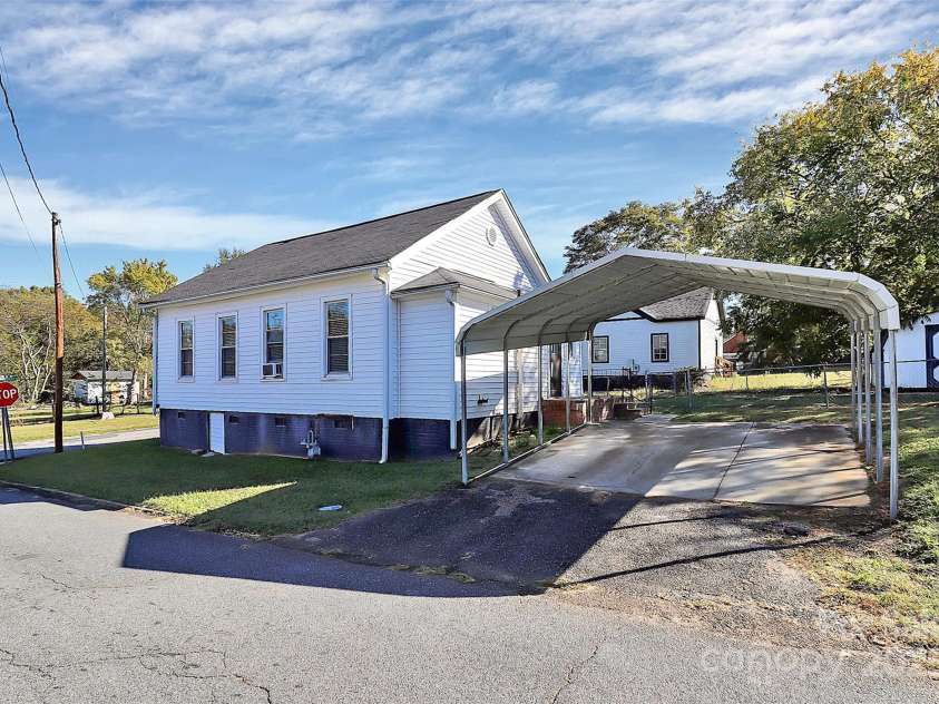 511 Elliott Street, Chester, SC 29706.  MLS# CAR4309653, YatesRealty ID 19887. 