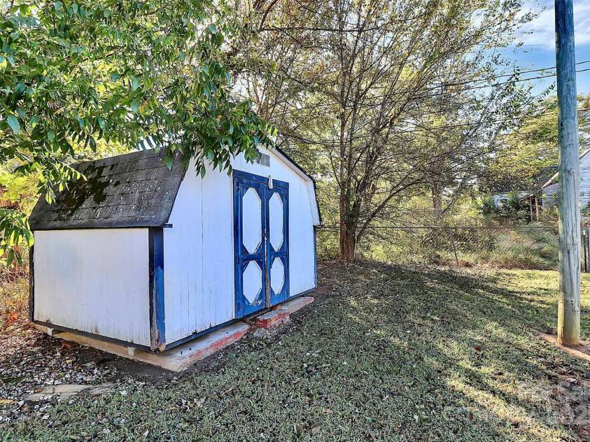 511 Elliott Street, Chester, SC 29706.  MLS# CAR4309653, YatesRealty ID 19887. 