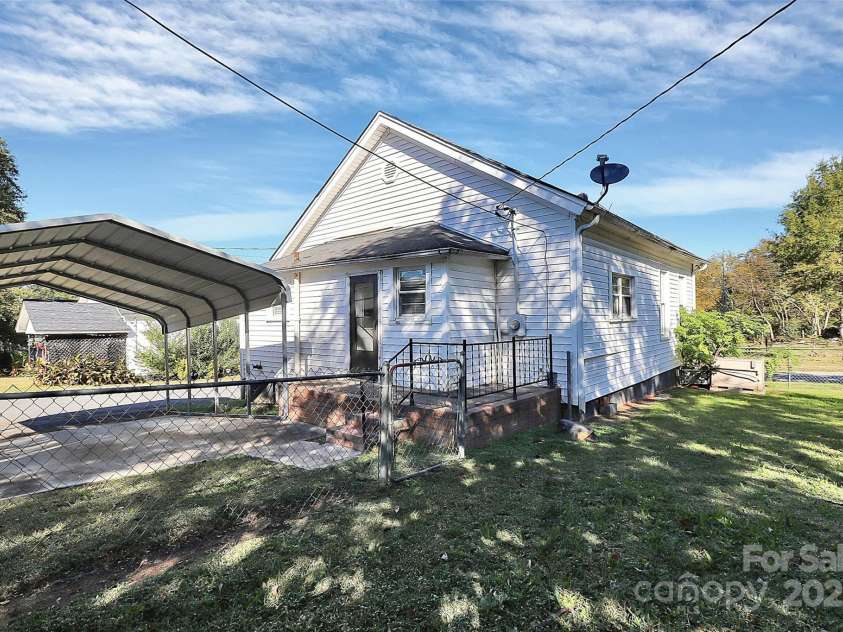 511 Elliott Street, Chester, SC 29706.  MLS# CAR4309653, YatesRealty ID 19887. 